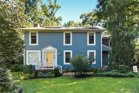 2006 Forest Hills Dr, Fayetteville, NC 28303