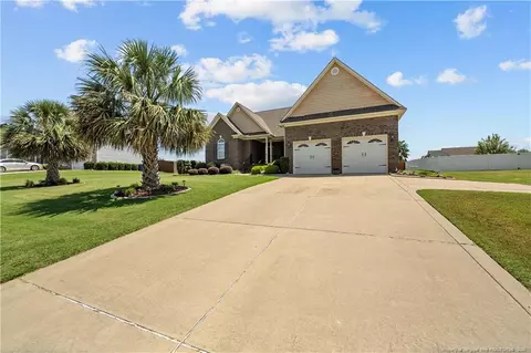 605 Oakridge Dr, Raeford, NC 28376