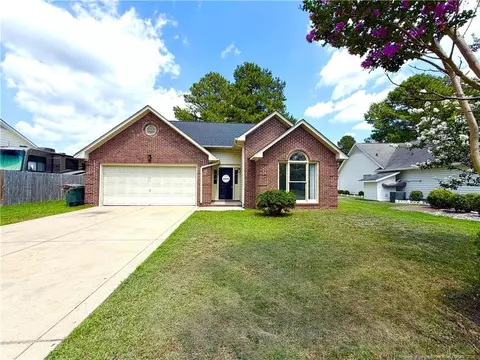 4229 Buckhurst Dr, Hope Mills, NC 28348