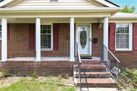 544 Farmview Dr, Fayetteville, NC 28311