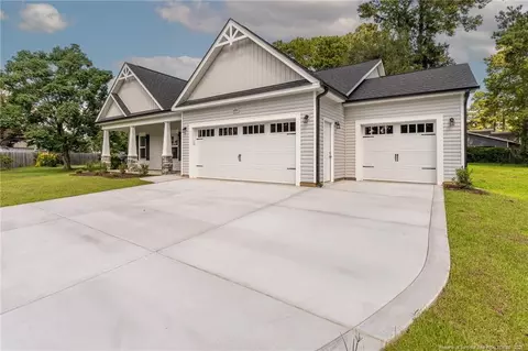 Exterior - 404 Gleneagles Ct, Fayetteville, NC 28311 photo 4 of 8