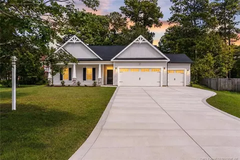 404 Gleneagles Ct, Fayetteville, NC 28311