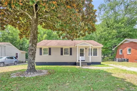713 Commerce St, Fayetteville, NC 28305