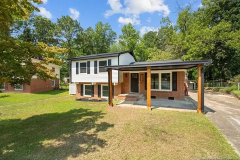 736 Burgoyne Dr, Fayetteville, NC 28314