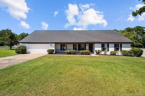 119 Hollow Ln, Raeford, NC 28376