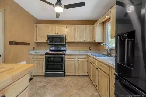 Kitchen - 237 Lemuel Black Rd, Bunnlevel, NC 28323 photo 5 of 7