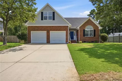 106 Timber Ridge Dr, Raeford, NC 28376