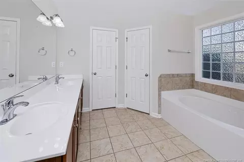 Bath - 32 Basket Oak Dr, Bunnlevel, NC 28323 photo 3 of 5