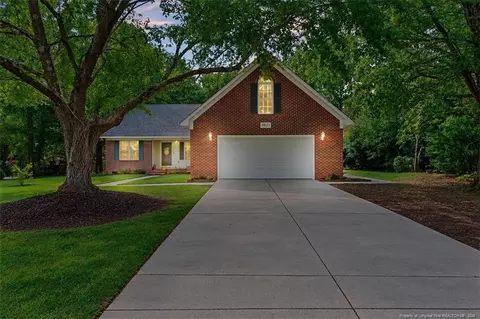 5617 Finish Line Dr, Hope Mills, NC 28348