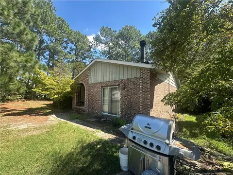 3201 Old Oak Ln, Hope Mills, NC 28348