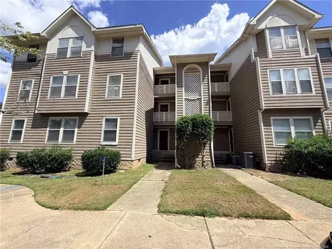 6768 Willowbrook Dr #5, Fayetteville, NC 28314