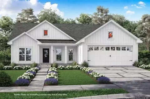 135 Barberry Rd, Raeford, NC 28376