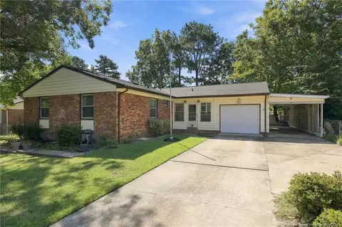 433 Morningside Dr, Fayetteville, NC 28311