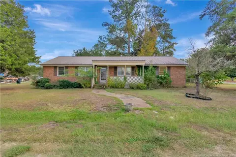 127 Lake Dr, Lumberton, NC 28358