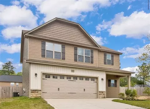 1725 Cherry Point Dr, Fayetteville, NC 28306