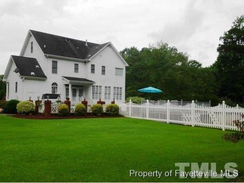 204 Curtis Dr, Erwin, NC 28339 photo 2