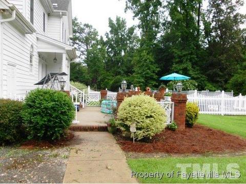 204 Curtis Dr, Erwin, NC 28339 photo 4