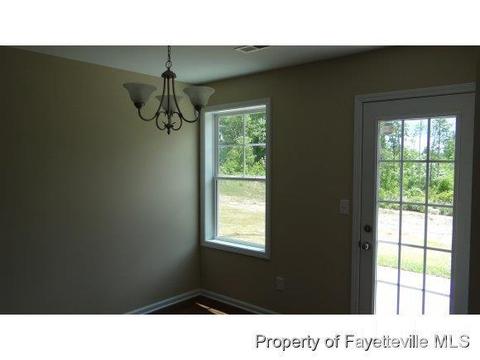 529 New Castle Ln, Spring Lake, NC 28390 photo 9