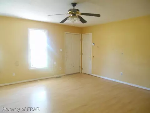 147 Curtis Dr, Erwin, NC 28339 photo 4