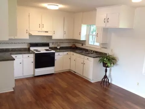 609 E Godwin St, Dunn, NC 28334 photo 7