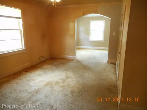 315 N Elm St, Maxton, NC 28364 photo 4