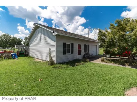 1042 Barnes Rd, Orrum, NC 28369 photo 4