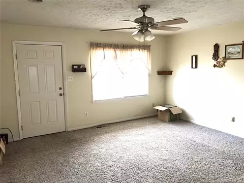 205 E Walnut St, Bladenboro, NC 28320 photo 2