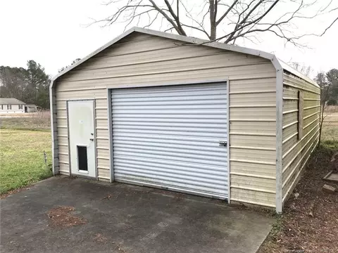 205 E Walnut St, Bladenboro, NC 28320 photo 11