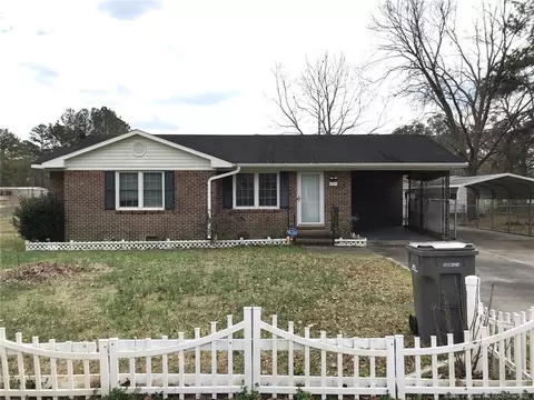 205 E Walnut St, Bladenboro, NC 28320 photo 1