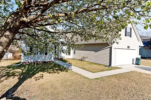 114 Tanner Loop, Raeford, NC 28376 photo 3