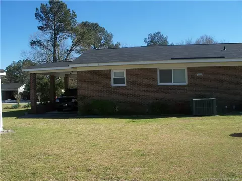 114 E Walnut St E, Bladenboro, NC 28320 photo 4