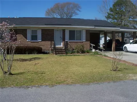 114 E Walnut St E, Bladenboro, NC 28320 photo 2