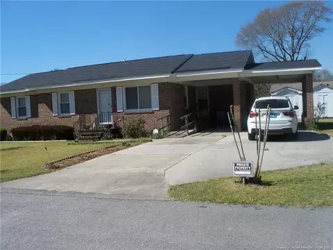 114 E Walnut St E, Bladenboro, NC 28320 photo 3