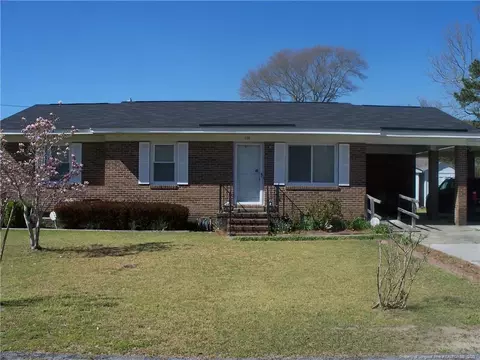 114 E Walnut St E, Bladenboro, NC 28320 photo 1