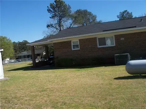 114 E Walnut St E, Bladenboro, NC 28320 photo 5