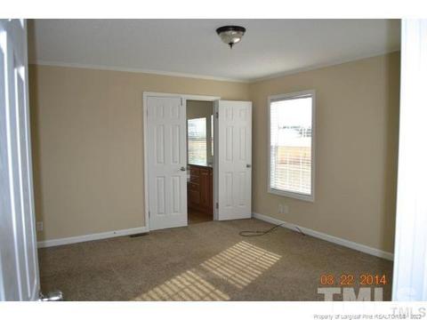 138 Bryan Godwin Ct, Erwin, NC 28339 photo 6