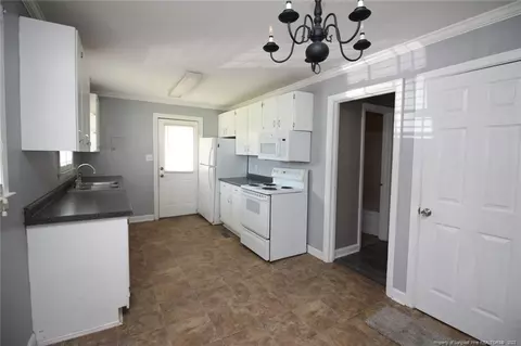 515 E 19th St, Lumberton, NC 28358 photo 8