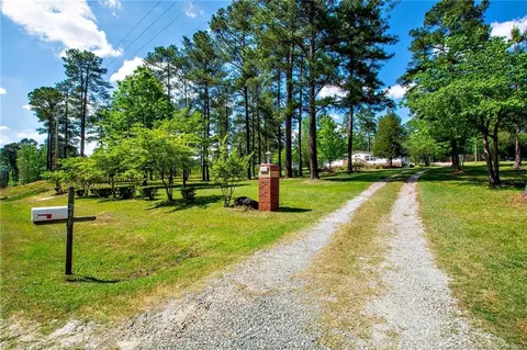 246 Loop Rd, Raeford, NC 28376 photo 2