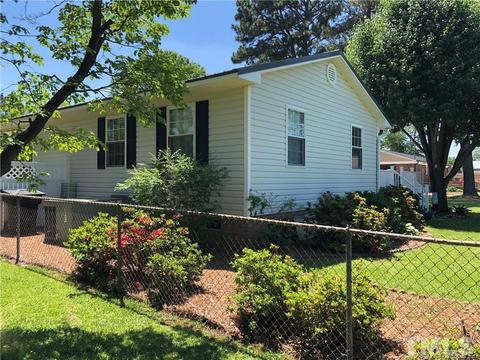 202 W A St, Erwin, NC 28339 photo 3