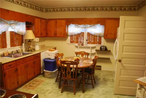 321 E Broad St E, Saint Pauls, NC 28384 photo 7