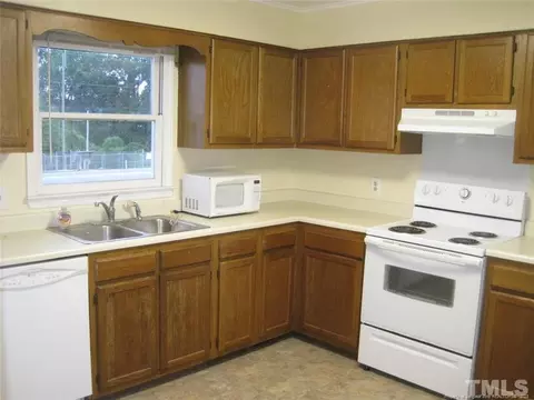 617 Iris Bryant Rd, Dunn, NC 28334 photo 2
