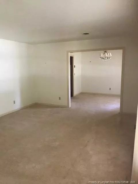 2207 Colonial Dr, Sanford, NC 27330 photo 3
