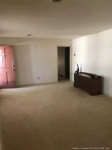 2207 Colonial Dr, Sanford, NC 27330 photo 4