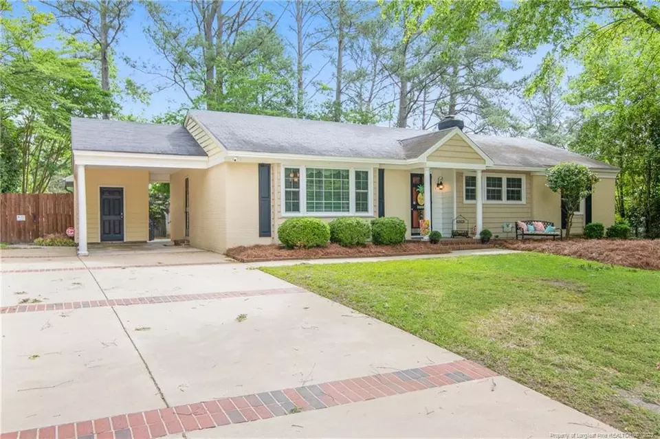  2606 Mirror Lake Dr, Fayetteville, NC 28303 photo 2