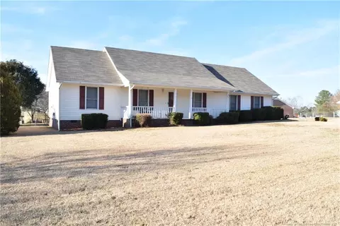21 Hallmark Dr, Spring Lake, NC 28390 photo 2