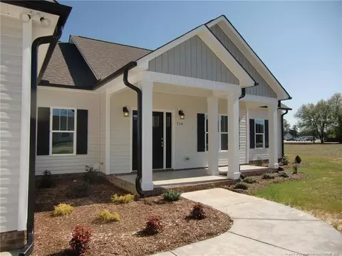 714 Maple Ave, Dunn, NC 28334 photo 3