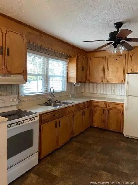311 E Stack St, Saint Pauls, NC 28384 photo 4