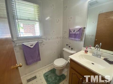 303 E Morgan St, Benson, NC 27504 photo 10