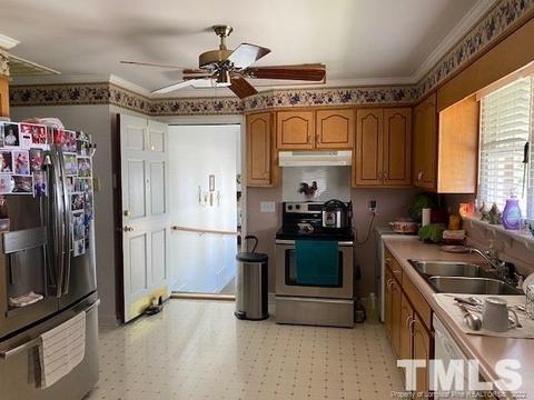 303 E Morgan St, Benson, NC 27504 photo 3