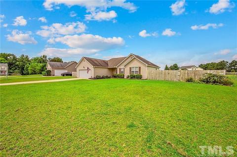 25 Braxton Ct, Erwin, NC 28339 photo 2